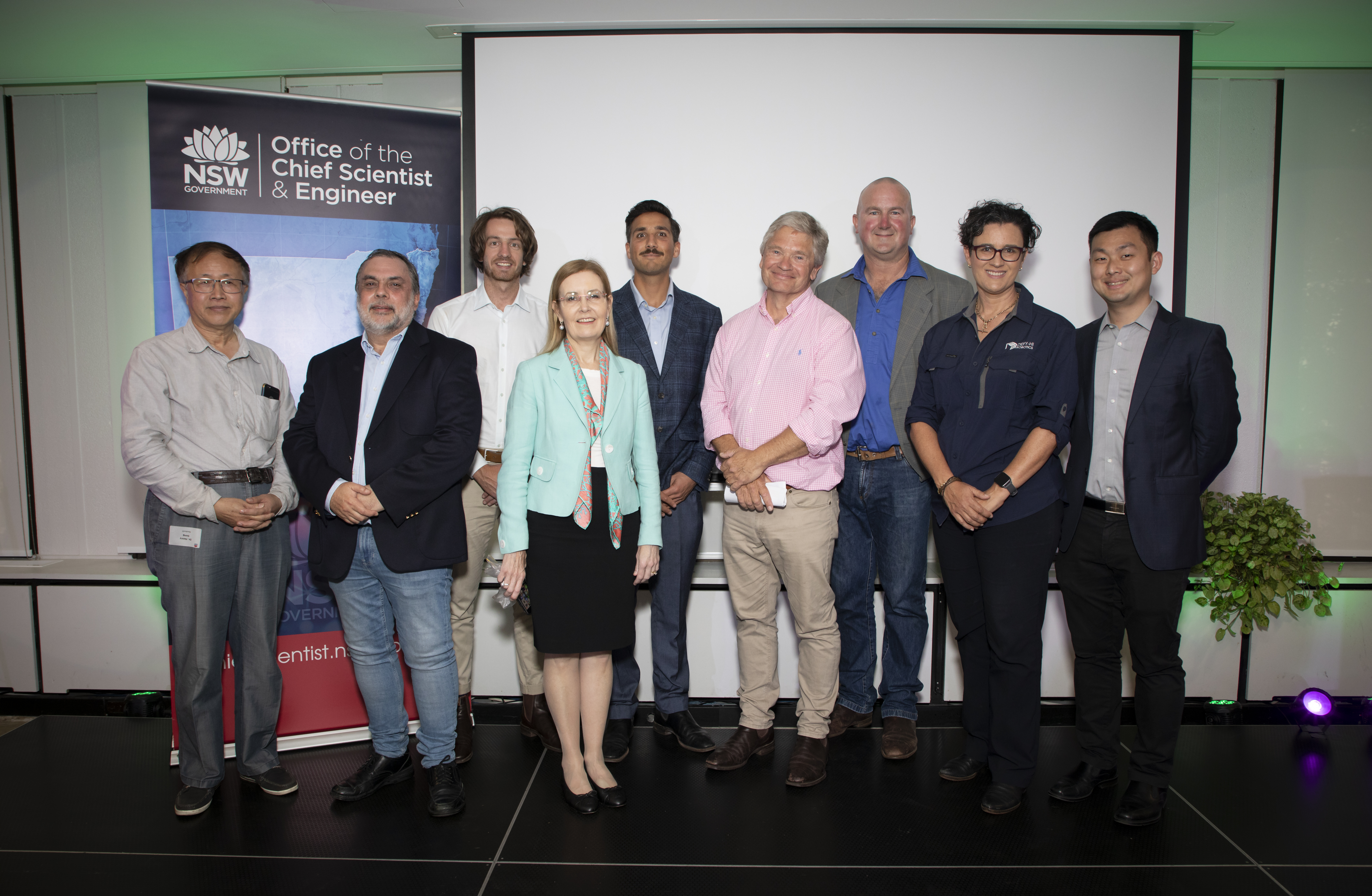 The Hon. Gabrielle Upton MP and the NSW Chief Scientist & Engineer, Professor Hugh Durrant-Whyte, with the successful grant recipients in the 2021 Physical Sciences Fund.