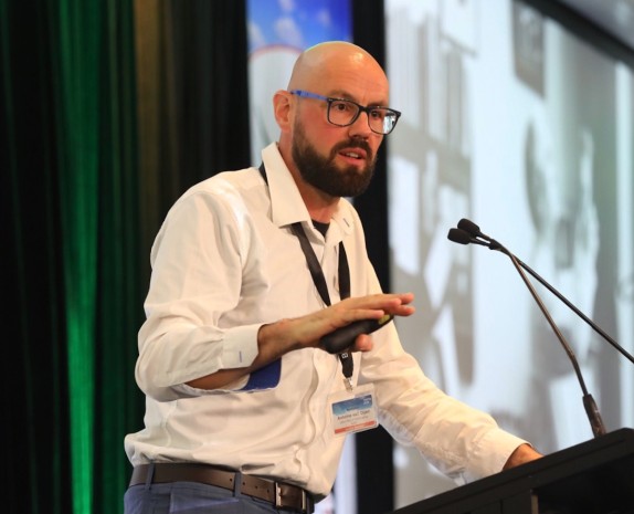 Professor Antoine van Oijen delivering a lecture