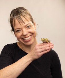 Dr Jodi Rowley headshot